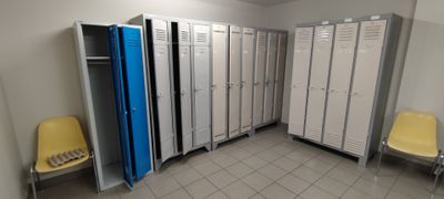 Contenu de la pièce comprenant dix vestiaires - Photo 1