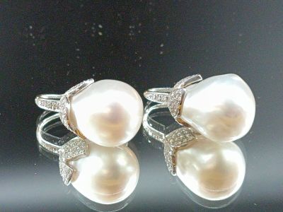 Paire de boucles d'oreilles fruits en or gris 18k 750/° pavé…