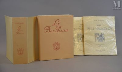 trois livres posés sur une table l'un à côté de l'autre