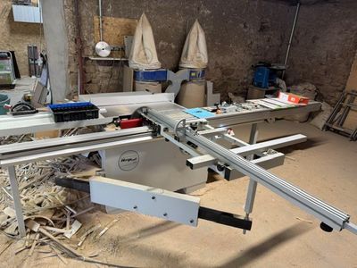 a picture of a machine that is working on wood