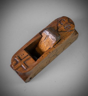 an old wooden plane with a wooden handle on a white surface