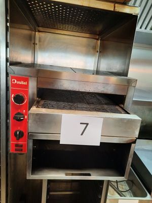une photo d'un four à pizza professionnel sur lequel figure le chiffre 7