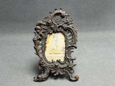 Cadre photo en bronze. Style Rocaille