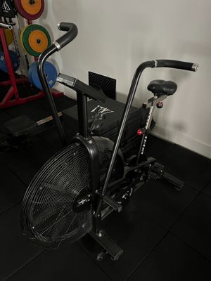 Sur désignation à BONNEFAMILLE (38090) : Vélo de musculation AIRBIKE (