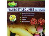 une corbeille de fruits et de légumes posée sur une table
