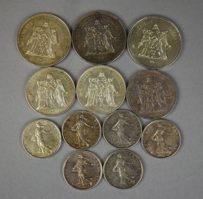 a close up of a bunch of coins sitting on top of a table