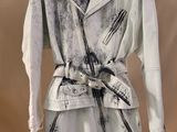 une photo d'une robe et d'une veste sur un mannequin