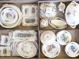 de nombreuses pièces de vaisselle dans une boîte posée sur la table