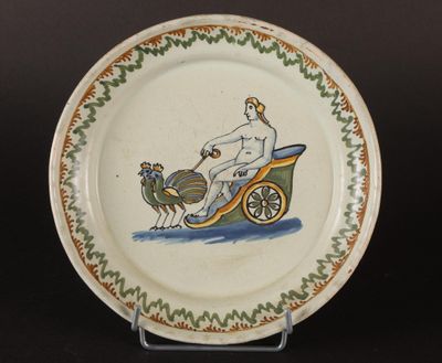 NEVERS ou AUXERRE : Assiette en faïence à décor polychrome "…