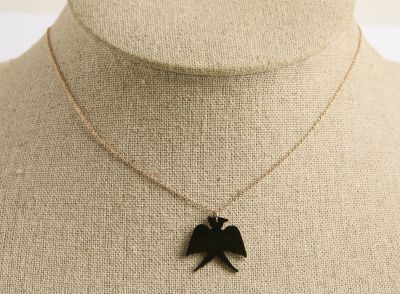 gros plan d'un collier sur un mannequin mannequin mannequin mannequin mannequin mannequin mannequin mannequin mannequin