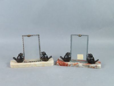 two birds that are sitting on top of a bookend