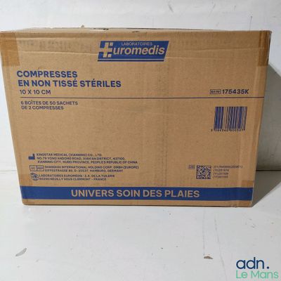 the box is empty and ready to be packed with the contents