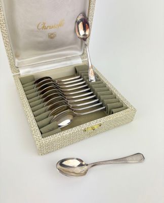 a box with a set of spoons and spoons in it