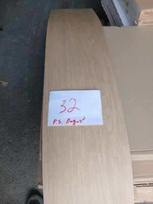 plusieurs pièces de bois sont empilées les unes sur les autres