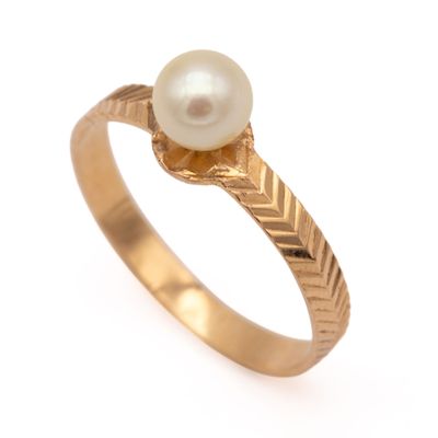 an image of a gold ring with a pearl in the center