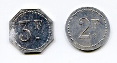 deux pièces sur lesquelles figurent les chiffres vingt et vingt