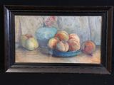 un tableau représentant un bol de pêches posé sur une table