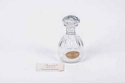 BACCARAT. Carafe à côtes plates en cristal taillé, marqué au… - Photo 1