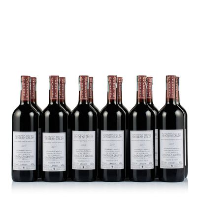 six bouteilles de vin rouge alignées