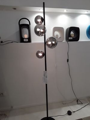 Lampadaire PERLAGE H. 165 cm Prix catalogue : 427 euros