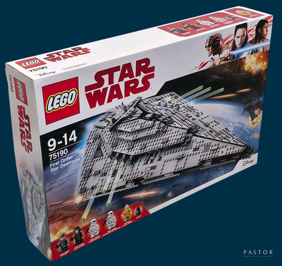 une boîte contenant des kits Lego Star Wars sur fond bleu