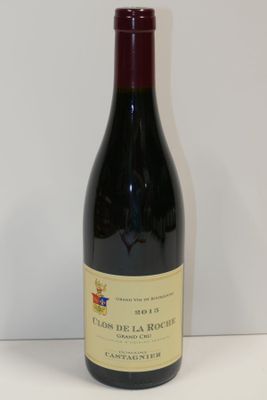 une bouteille de vin posée sur une table