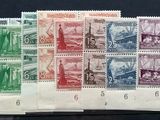 six timbres différents sont exposés dans une vitrine