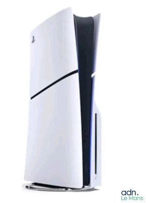 une console de jeux vidéo blanche et noire sur un fond blanc