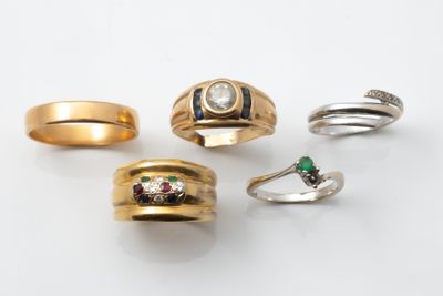 five different colored rings are arranged in a row on a white surface