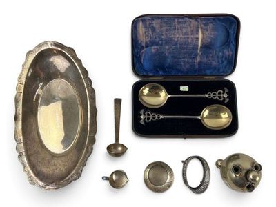 silver spoons and spoon spoons in a case