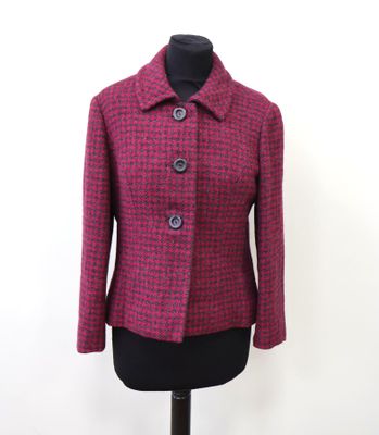 une veste rose et noire sur un mannequin, un mannequin, un mannequin, un mannequin, un mannequin, un mannequin, un mannequin, un mannequin, un mannequin, un mannequin, un mannequin, un mannequin, un mannequin, un mannequin, un mannequin, un mannequin, un mannequin, un mannequin, un mannequin, un mannequin, un mannequin, un mannequin, un mannequin, un mannequin, un mannequin, un mannequin, un mannequin, un mannequin, un mannequin, un mannequin, un mannequin, un mannequin, un mannequin, un manne