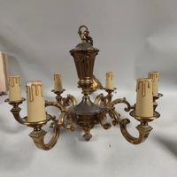 l doré. Maison CLARBEL à Paris un ensemble comprenant n lust…