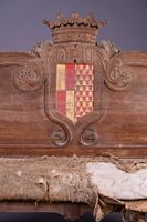 Banquette en bois sculpté et mouluré, le dossier mouvementé … (photo 2)