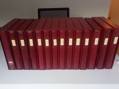 beaucoup de livres sur une étagère
