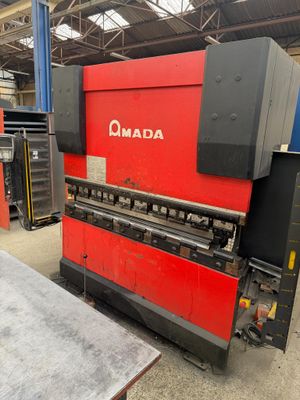 an image of a machine that is sitting in a warehouse
