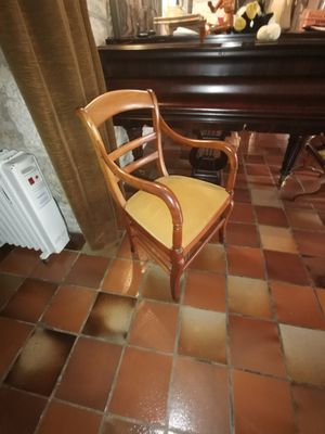 a chair that is sitting in front of a piano
