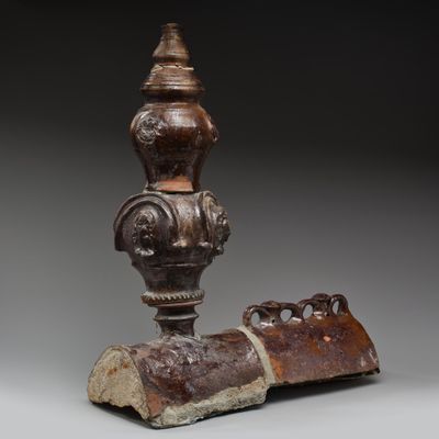 une image représentant une statue en bronze d'un cheval et un sabot de cheval
