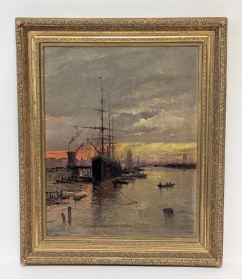 une peinture à l'huile représentant un bateau dans un port au coucher du soleil