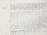 un vieux document sur lequel figurent une lettre manuscrite et la photo d'un avion