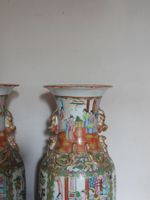 CANTON. Grande paire de vases en porcelaine à décor en émaux… (photo 5)