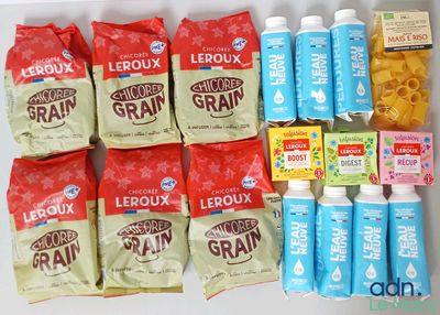 tout un tas d'aliments posés sur une table