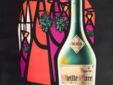 affiche vintage représentant une bouteille de « Vieille Cure » devant un vitrail