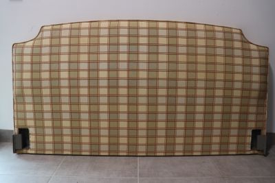 Tête de lit tapissée en tissu crème de motif à carreaux 85x1…