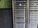 two metal trays that are sitting next to each other