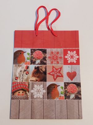 une photo d'un sac cadeau sur lequel figurent un chien et un oiseau