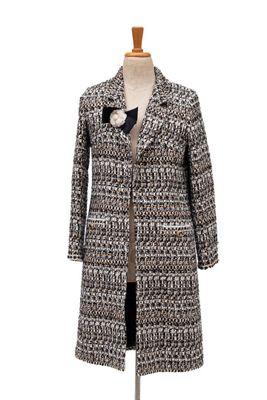 le manteau est sur un mannequin, un mannequin, un mannequin, un mannequin, un mannequin, un mannequin, un mannequin, un mannequin, un mannequin