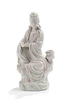 CHINE Statuette en biscuit blanc-de-chine représentant une d…