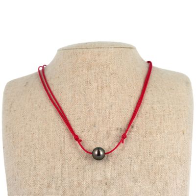 gros plan d'un collier sur un mannequin mannequin mannequin mannequin mannequin mannequin mannequin mannequin mannequin