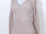 une image d'un mannequin portant un pull-over beige