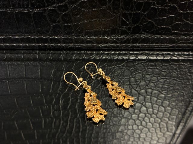 Paire de pendants d’oreille en or 9 carats 375 millièmes. Poids b